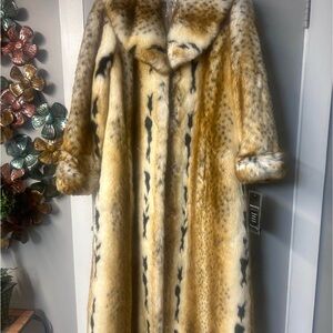 Pamela McCoy Luxurious Tan and Black Teddy Jacket